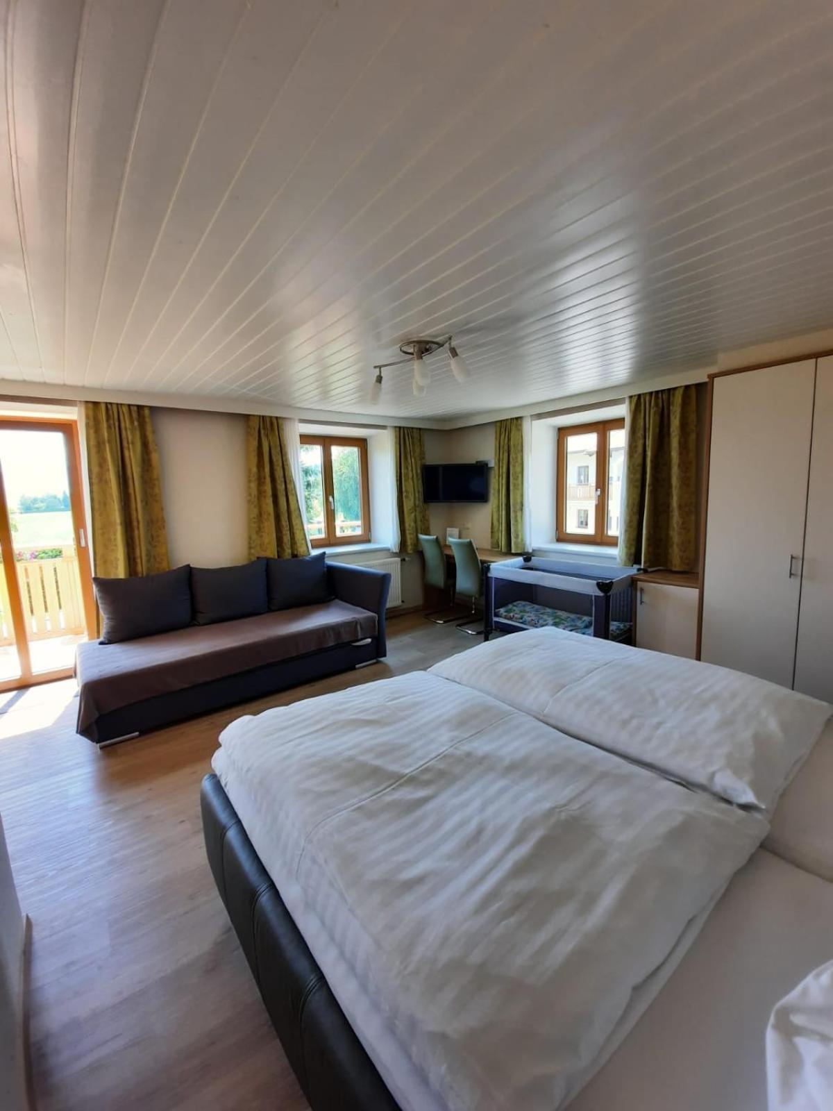 Kreuzinger, 5310 Penzion Tiefgraben